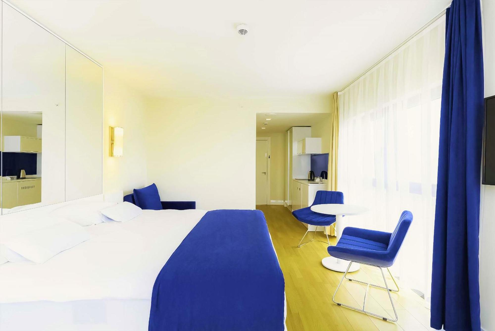 Luxury Beach Front Hotel Batumi Exterior photo