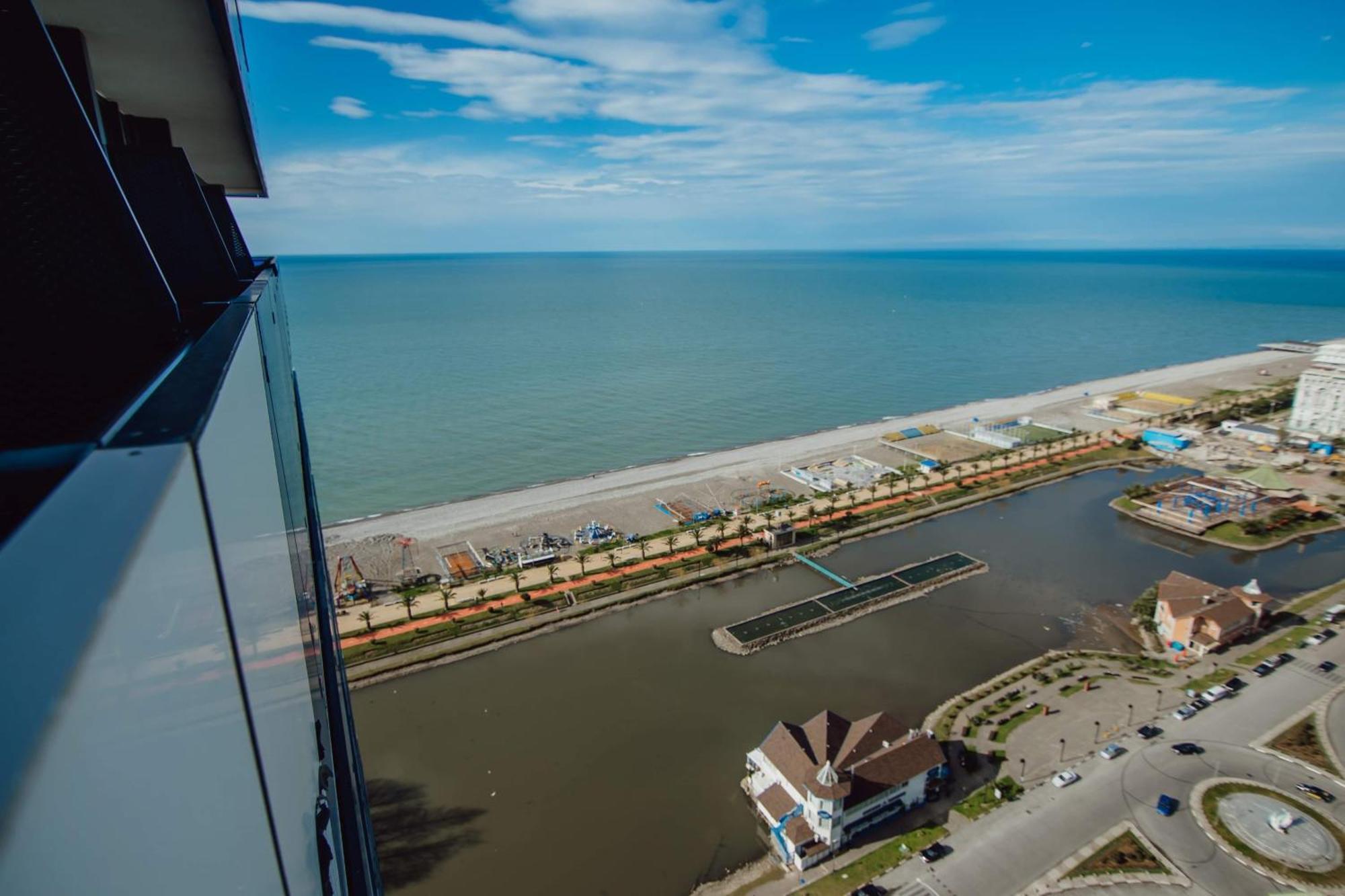 Luxury Beach Front Hotel Batumi Exterior photo