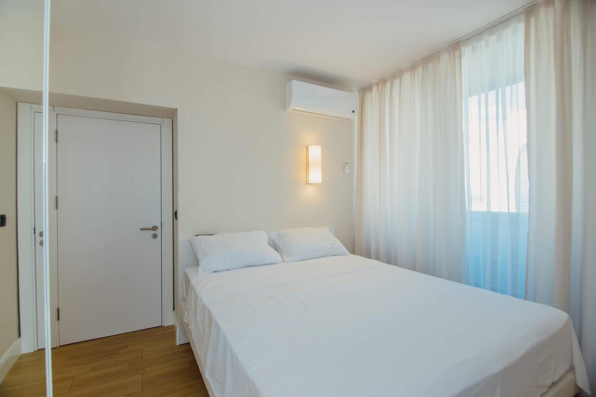 Luxury Beach Front Hotel Batumi Exterior photo