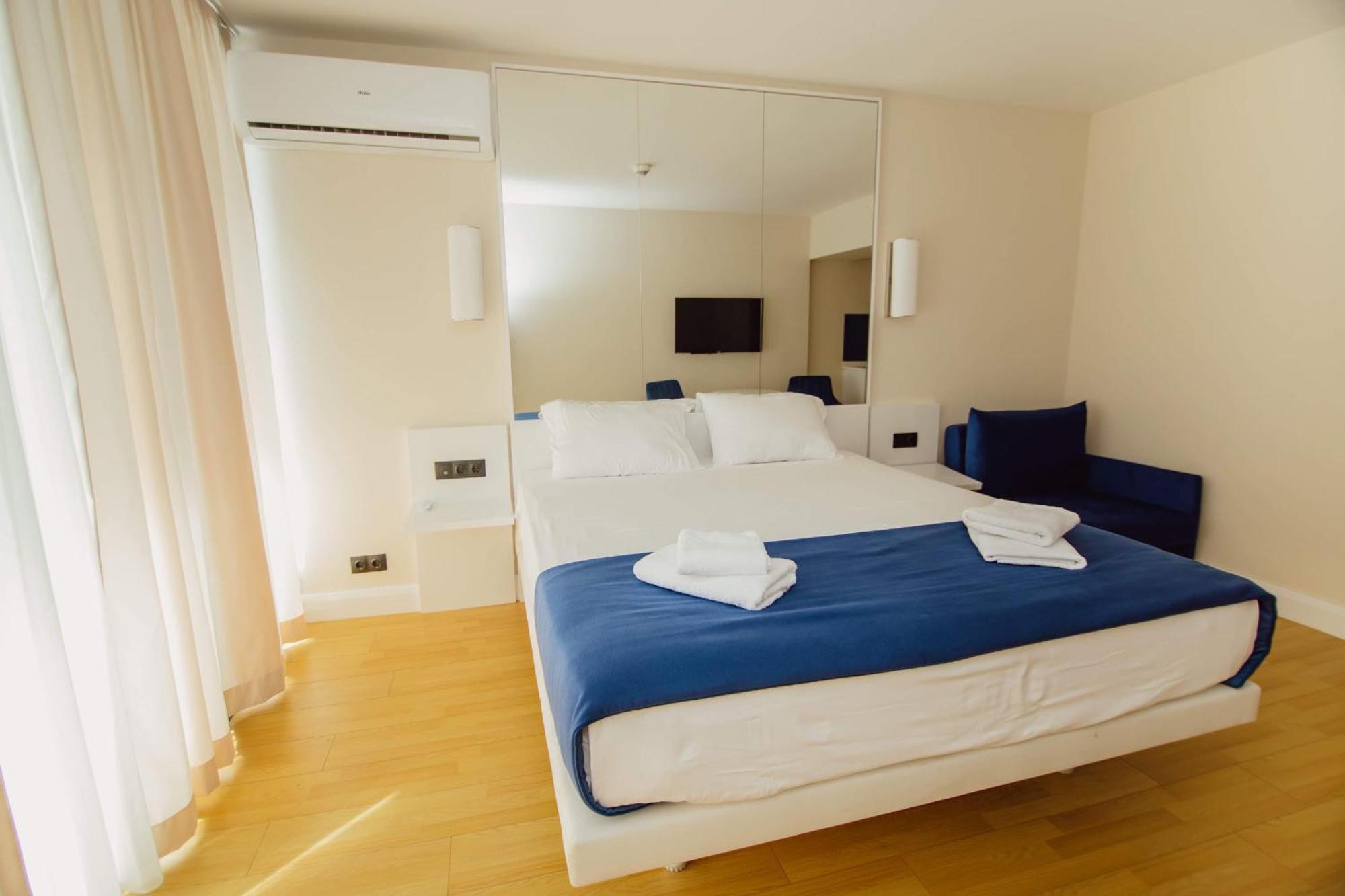 Luxury Beach Front Hotel Batumi Exterior photo